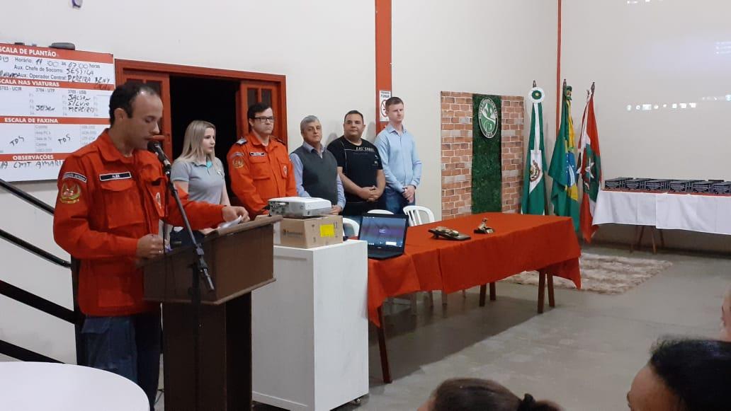 Bombeiros Voluntários de Presidente Getúlio realizam entrega oficial dos cães de busca e salvamento