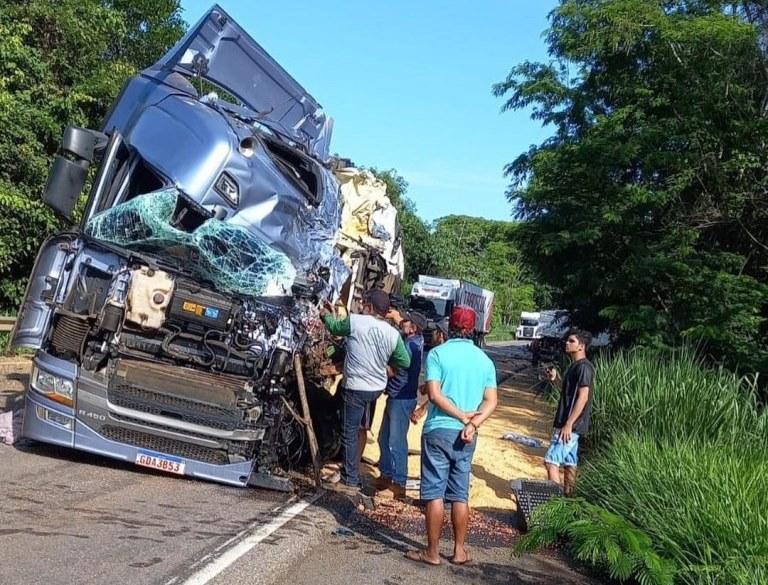 Caminhoneira catarinense sofre acidente grave no Mato Grosso